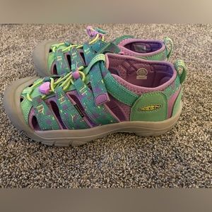 Keen sandals kids size 4